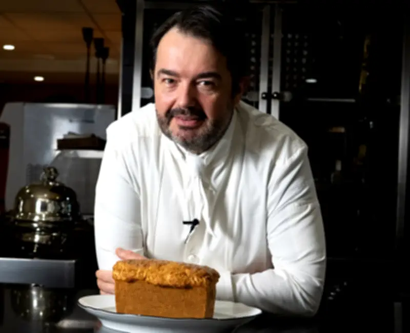 Jean-François Piège dévoile sa recette familiale du saucisson brioché