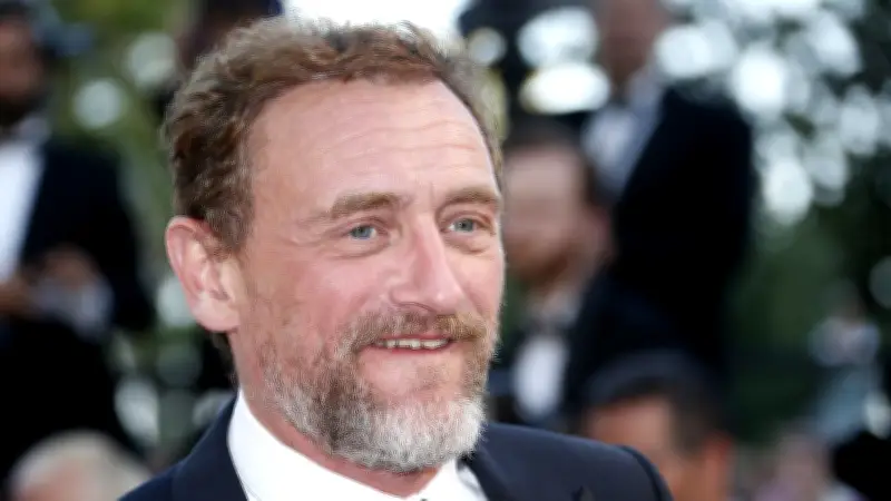 Jean-Paul Rouve décoré de la Légion d'honneur : un moment d'émotion intense à l'Élysée