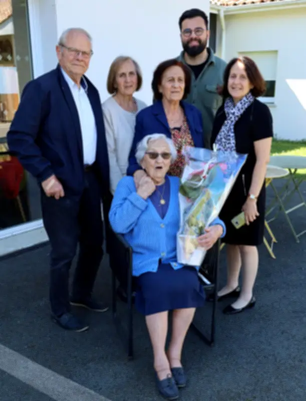 Jeanne Verne fête ses 100 ans à la résidence du Moulin de Jeanne à Loubès