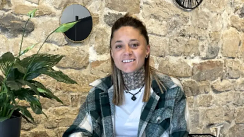 Jennifer Arlabosse, de militaire à tatoueuse, ouvre son salon Black Needle à Nîmes