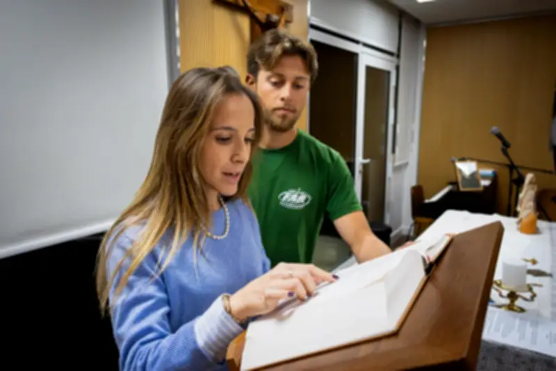 Jeunes catholiques de Monaco : une foi apaisante et collective avant la visite du pape Léon XIV