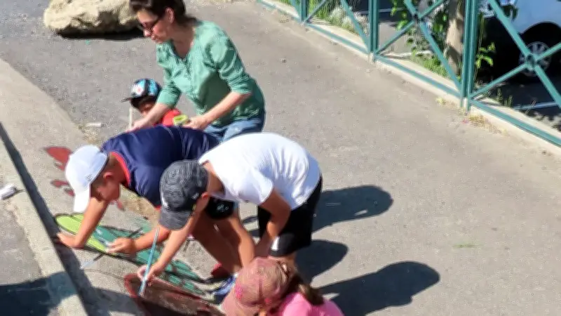 Jeunes d'Aspiran et Péret s'initient au street art lors de chantiers loisirs