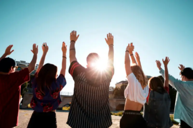 Jeunesse française : entre discours anti-capitaliste et soif d'autonomie, une dualité révélatrice