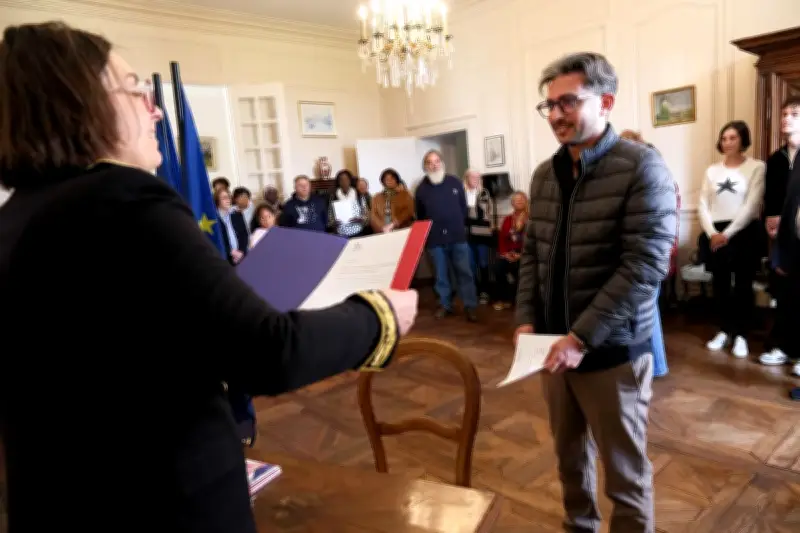 Jonzac célèbre huit nouveaux Français naturalisés lors d'une cérémonie émouvante