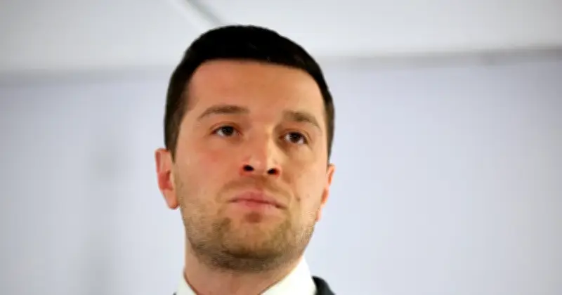 Jordan Bardella tend la main à la droite, mais LR refuse toute alliance avec le RN