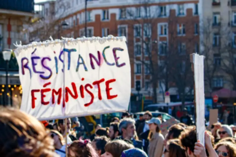 Journée des droits des femmes : des dizaines de milliers manifestent pour l'égalité et contre les violences