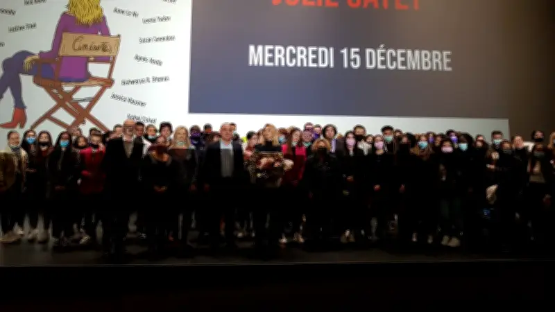Julie Gayet rencontre les étudiants de la CCI Gard pour débattre de la parité dans le cinéma