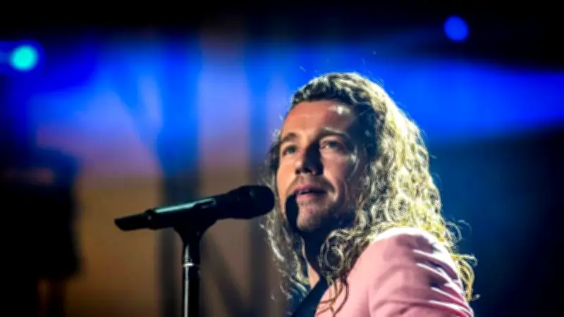 Julien Doré annule sa tournée américaine : les visas de travail bloquent ses équipes