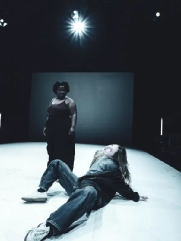 Julien Gaspar-Oliveri affronte le mur de l'inceste dans sa pièce 'La Gueule Ouverte'