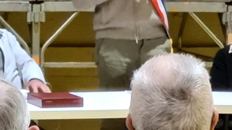 Julien Izard devient maire de Pouzolles lors d'une cérémonie émouvante