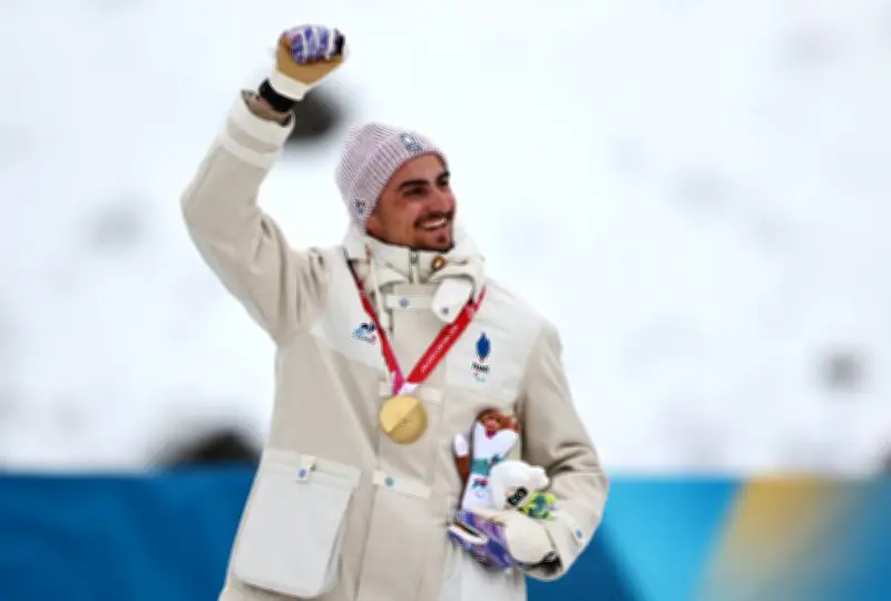 Keir Starmer rattrapé par l'affaire Epstein, humanitaire tuée en RDC, fondeur français en or aux JO