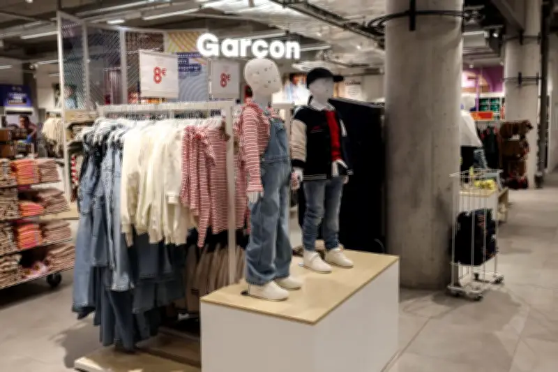 Kiabi rappelle des vêtements en France pour présence excessive de PFAS