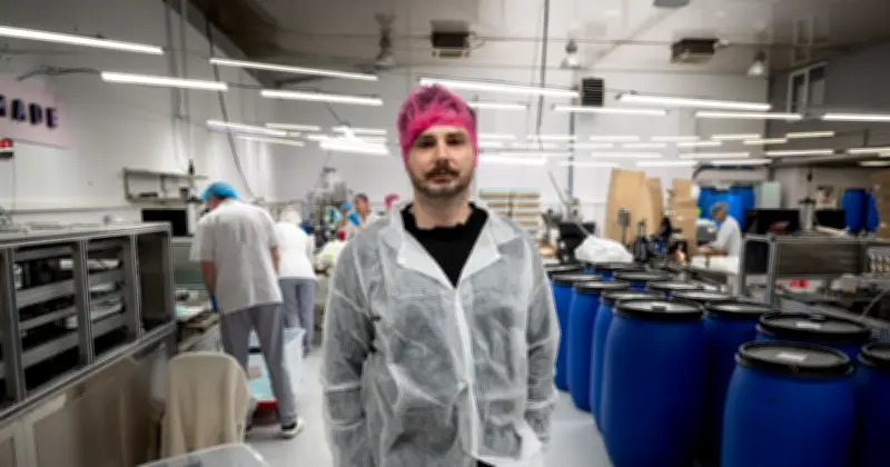 Kiev sous les drones : un chef d'entreprise ukrainien innove pour survivre sans électricité
