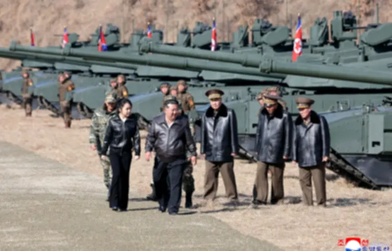 Kim Jong Un présente sa fille lors d'essais de chars nord-coréens