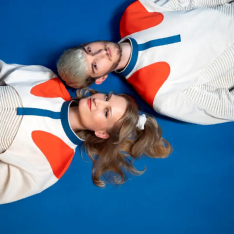 Kosma, duo pop originaire de Pau, dévoile son premier album « Recto Verso »