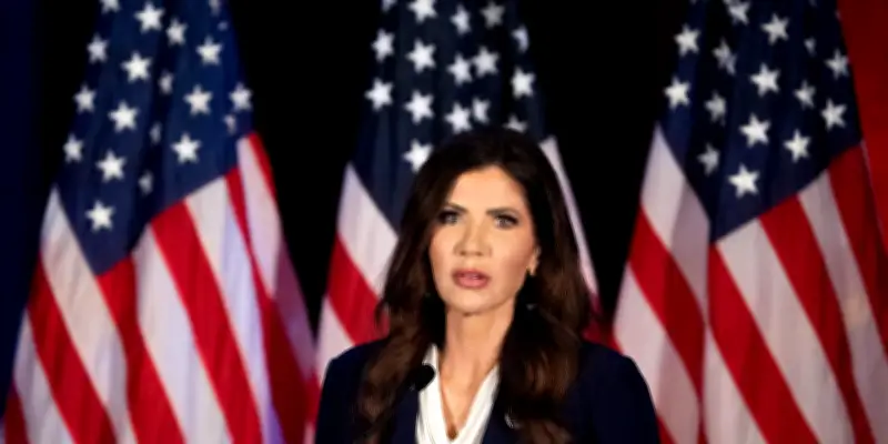 Kristi Noem limogée par Trump, puis en discours sur l'immigration à Nashville