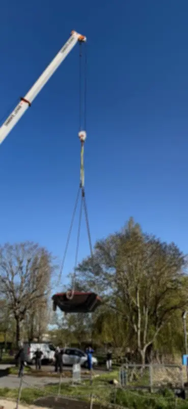 La barque Mona, réplique médiévale, retrouve la Charente après son entretien annuel