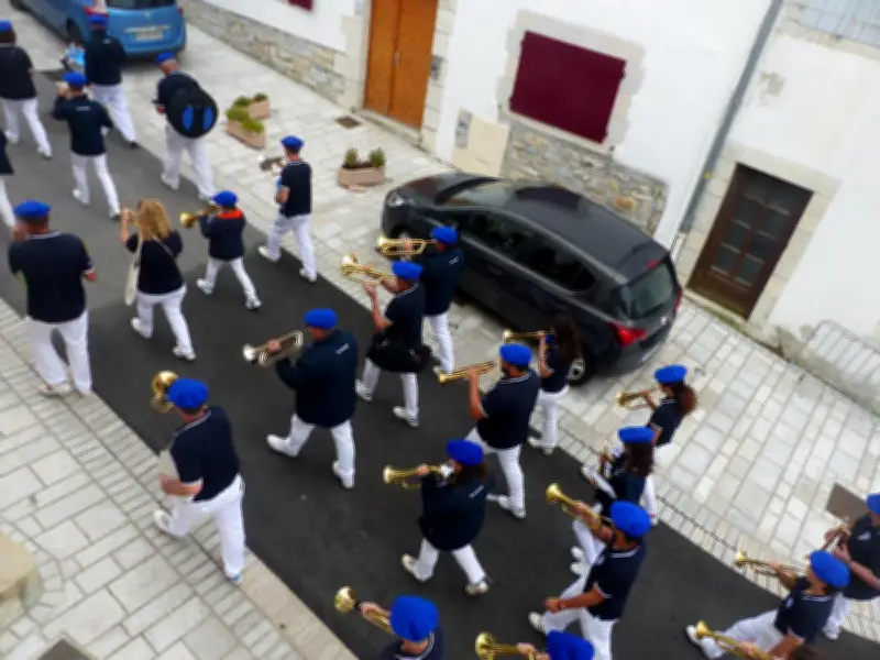 La batterie-fanfare Lous Hardits de Came célèbre le printemps avec son spectacle musical