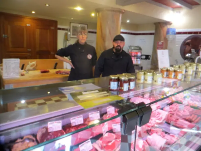 La Brède : la boucherie de la rue Montesquieu rouvre après un an de fermeture