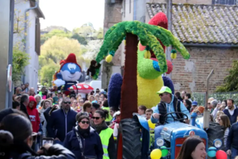 La Cavalcade Fleurie de Massais : Un Succès Populaire pour le Retour de la Tradition