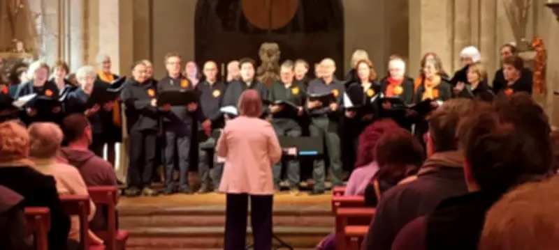 La chorale Sol Mi Douze chante pour l'autisme aux halles de la Madeleine
