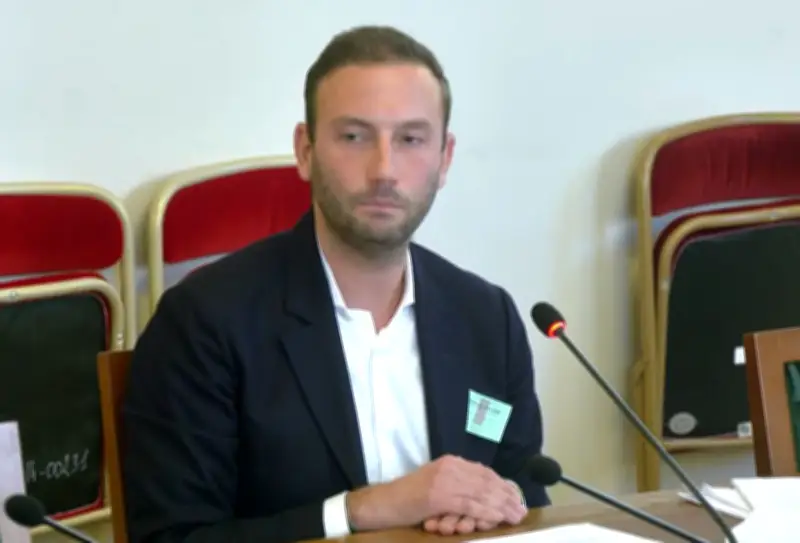 La commission d'enquête examine le rôle de Pierre-Édouard Sterin dans l'Académie Saint-Louis