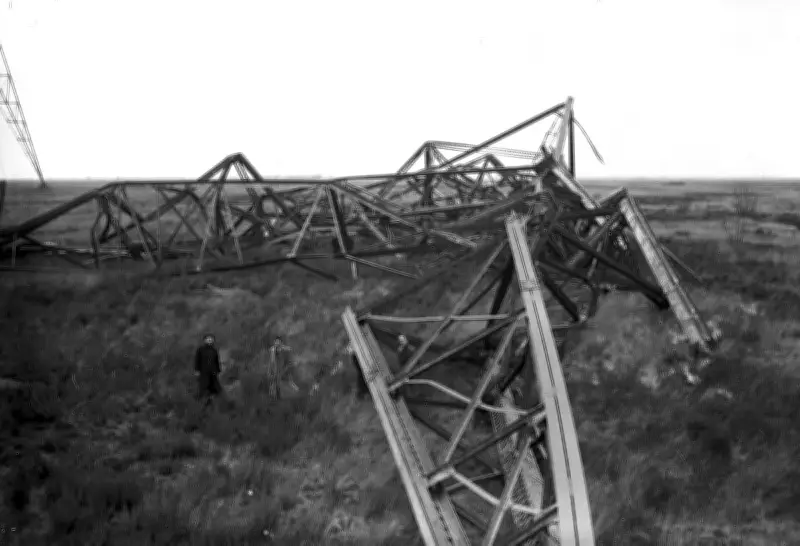 La fin d'une géante : la station radio de Croix-d'Hins démantelée en 1951