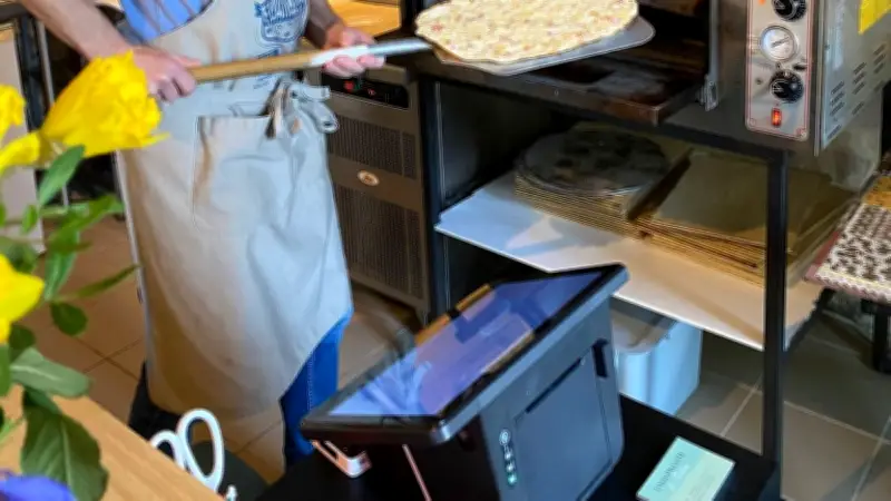 La Flammekueche Alsacienne Fait Son Entrée dans un Château du Gard