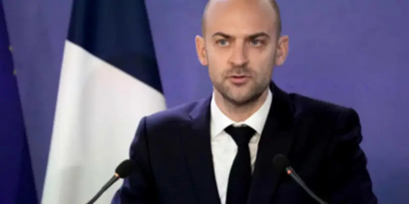 La France exprime son soutien aux pays arabes ciblés par l'Iran et se dit prête à participer à leur défense