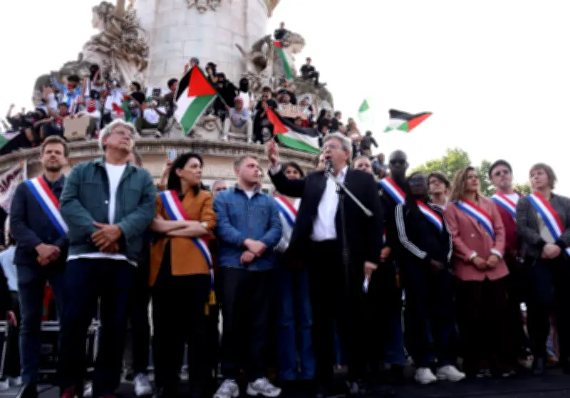 La France insoumise : de l'universalisme laïque au communautarisme identitaire