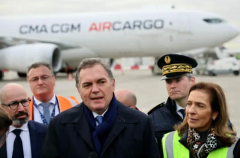 La France triple son aide humanitaire au Liban et fournit des véhicules blindés