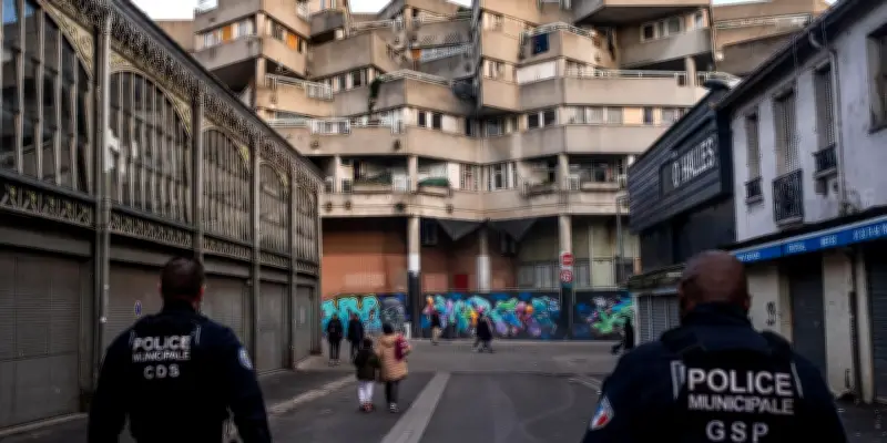 La gauche divisée à l'approche des municipales dans la banlieue parisienne historique