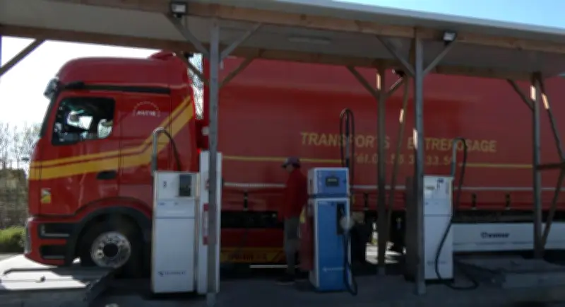 La guerre au Moyen-Orient fait exploser les prix du carburant en France, impactant transporteurs et agriculteurs