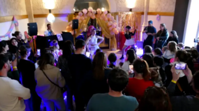 La K-pop illumine Montignargues : un spectacle magique avant un retour en avril