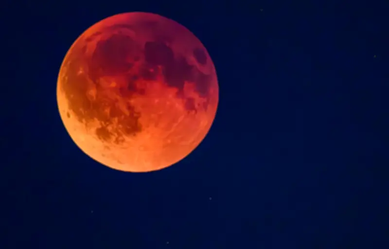 La Lune de sang : un phénomène cosmique rare à observer en ligne
