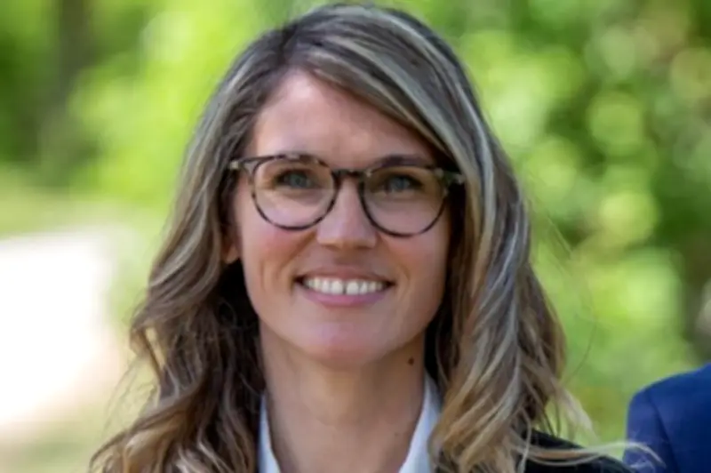 La maire sortante de Périgny quitte Place publique, le parti de Glucksmann