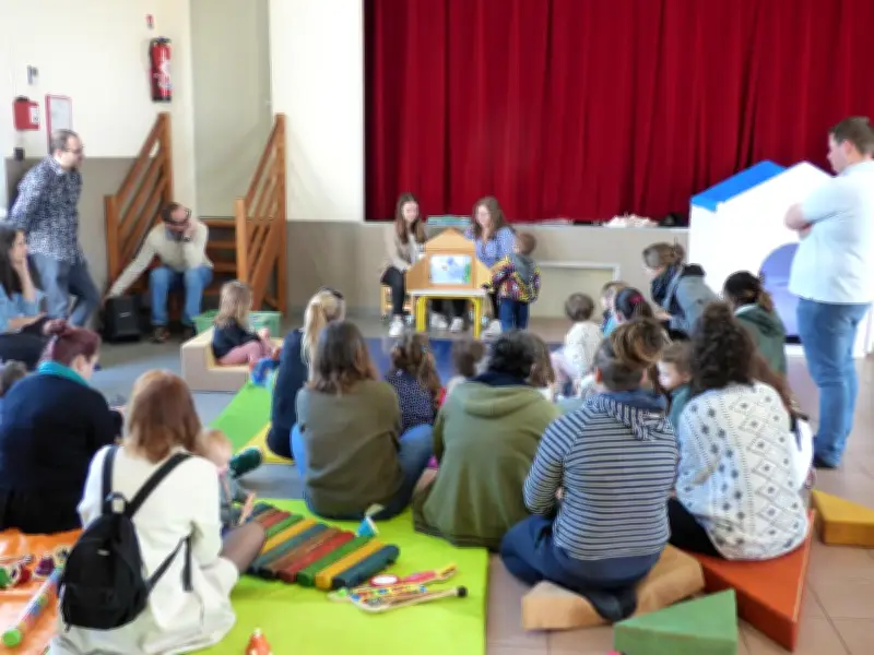La Matinée du Jeu à Beaugeay : un succès familial pour le développement des tout-petits