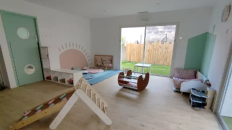 La mini-crèche Arbre de vie ouvre à Saint-Geniès-des-Mourgues avec une approche éco-responsable