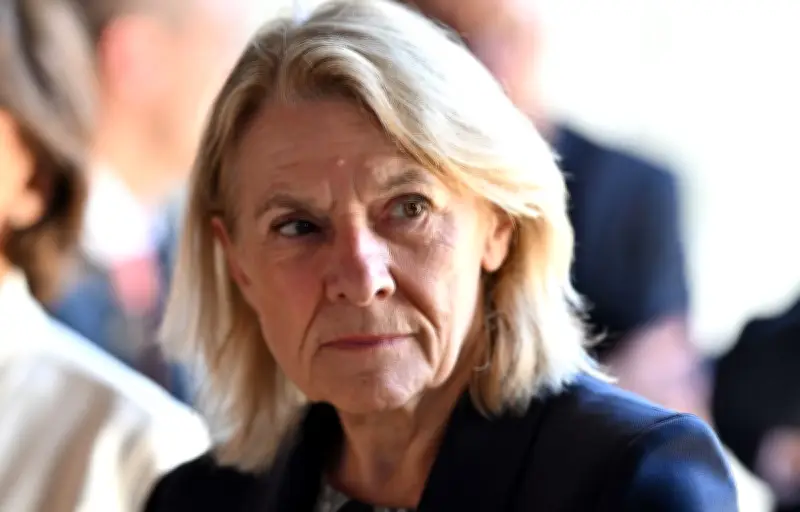 La ministre de la Culture nie tout souvenir d'une photo avec Jeffrey Epstein à Versailles