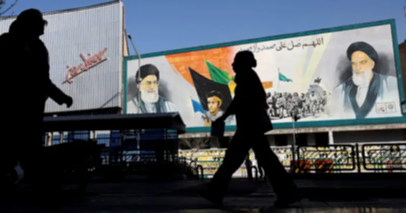 La mort de Khamenei plonge l'Iran dans l'incertitude, l'espoir démocratique persiste