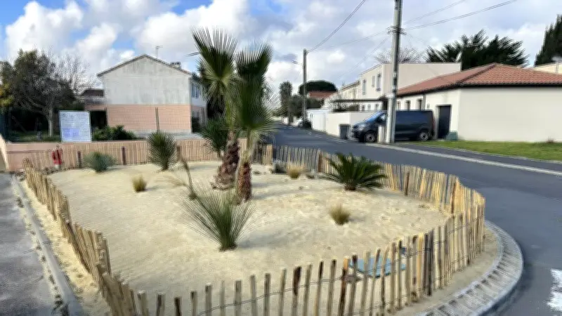 La municipalité aménage et sécurise les espaces publics avec des plantes méditerranéennes