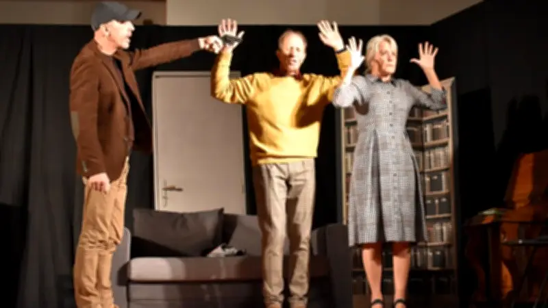 La pièce "Qui est Mr Schmitt" au théâtre Notre-Dame-de-la-Route à Palavas-les-Flots