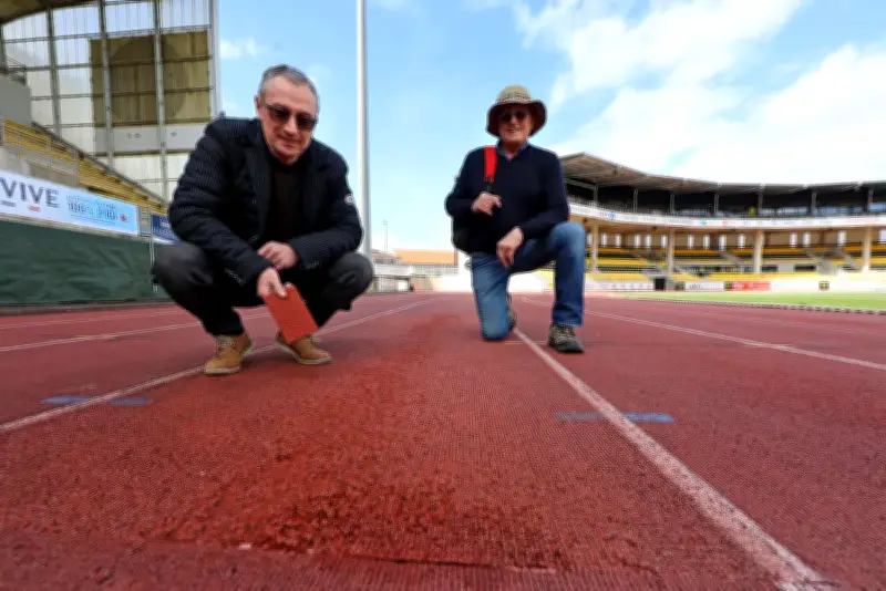 La piste d'athlétisme de Mont-de-Marsan en piteux état : les sportifs déplorent un équipement municipal dégradé