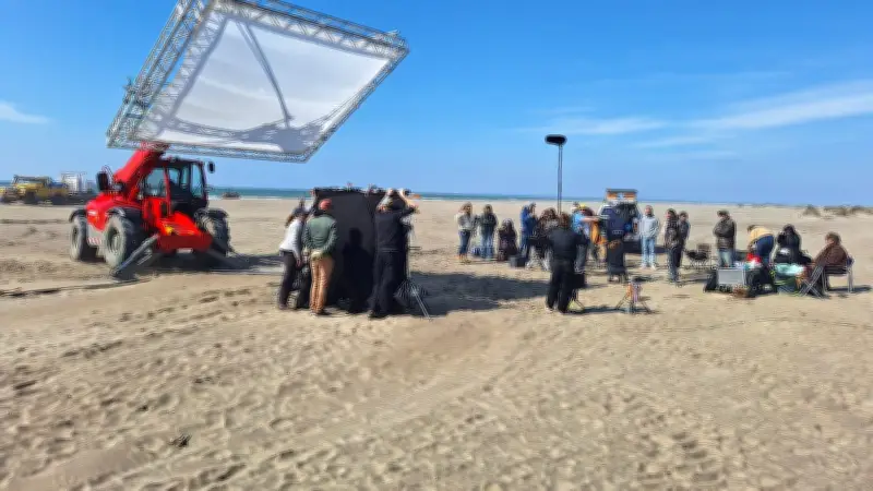 La plage de l'Espiguette transformée en décor pour le film La Baleine
