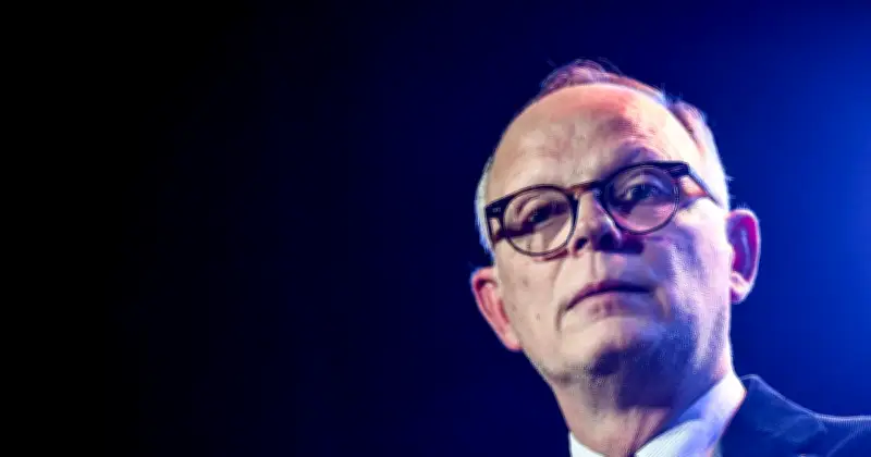 La pression monte pour le centre face à l'affrontement Bardella-Mélenchon