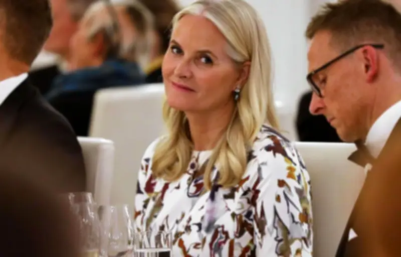 La princesse Mette-Marit se dit manipulée par Epstein dans un entretien choc