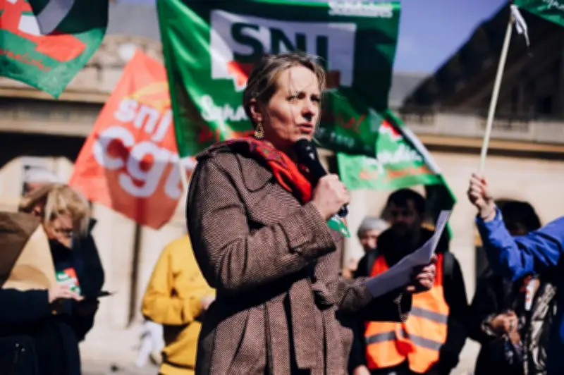 La rédaction de Challenges rachetée par LVMH : un combat contre la concentration des médias