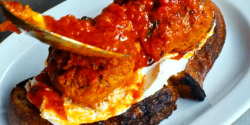 La recette des boulettes de viande sur toast à la ricotta de Jesse Jenkins