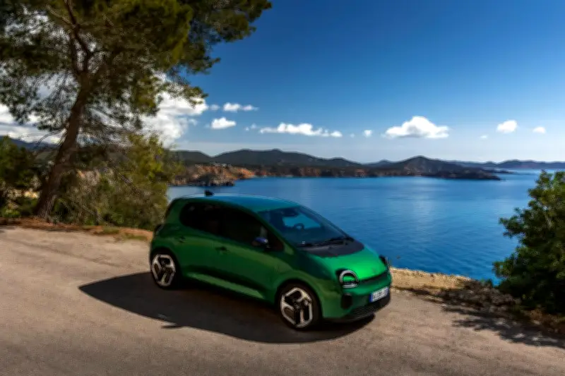 La Renault Twingo électrique fait son grand retour : test de l'icône française modernisée