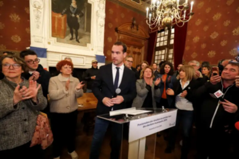 La Rochelle : le maire sortant Thibaut Guiraud se maintient au second tour